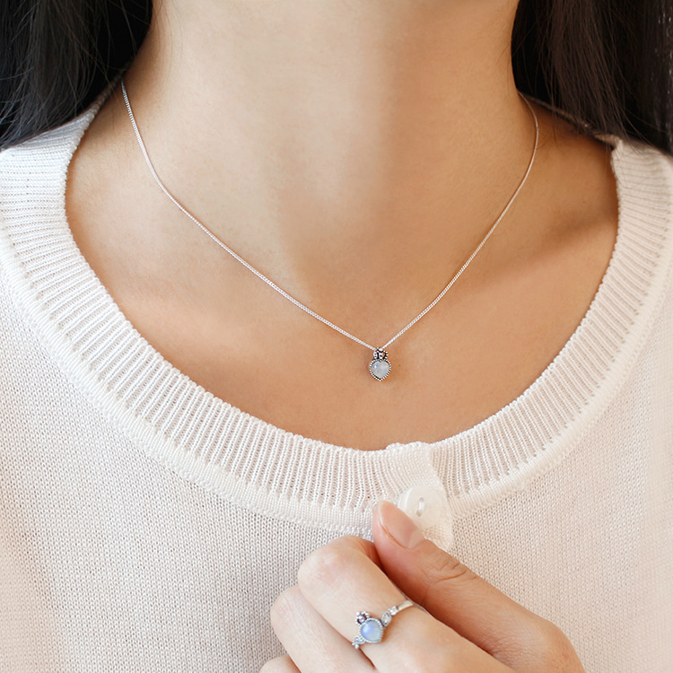 925 Silver Queen&#039;s Heart Gemstone Necklace